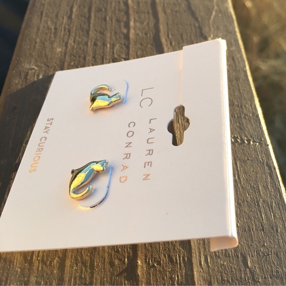 LC Lauren Conrad Gold Colored Cat Earring Studs - Picture 2 of 5